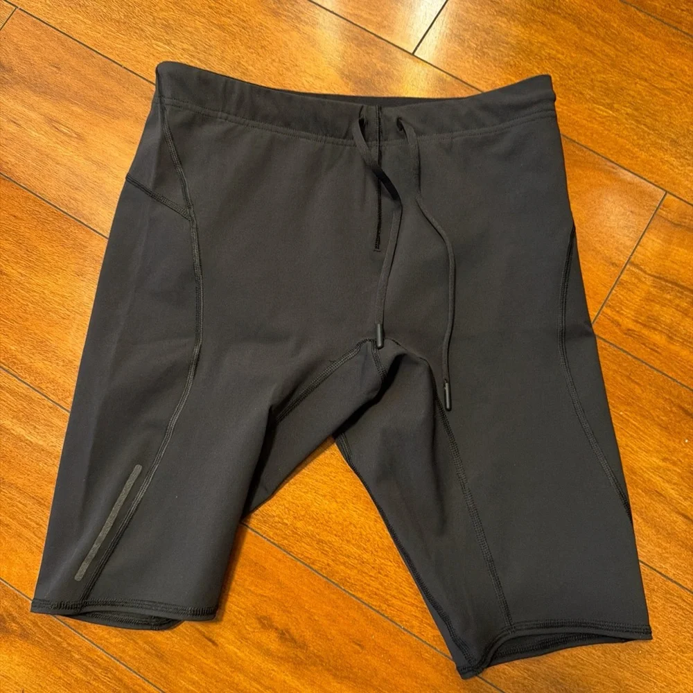 lululemon athletica Black Athletic Shorts - Picture 2 of 2